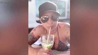 Viajando https://www.instagram.com/cassianacostaoficialx/ e https://onlyfans.com/cassianacosta