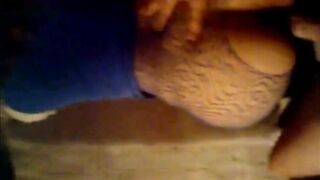 Regardez mon bon cul de beurette quand il me baise
