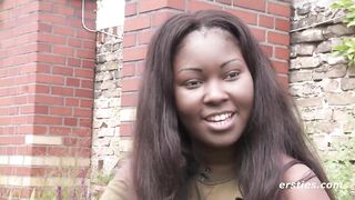 21-Jährige dunkelhäutige Schönheit