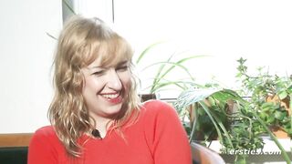 Natalia Plays With a Dildo