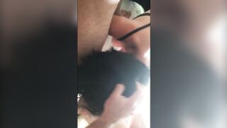 sexy suce bite de son pote devant ses amis