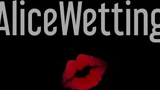 ⭐ Girl totally pisses her blue jeans in public! couldnt hold it!