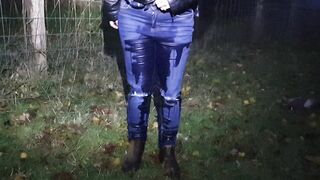 ⭐ Girl totally pisses her blue jeans in public! couldnt hold it!