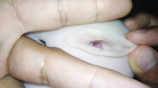 Papá despierta a su puta para tocarle el coño, ¡te dice que te quedes quieto y tomes