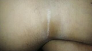 Milf puta, si masturba adentro de conchi y con un big dildo... Triple vaginal con creampie