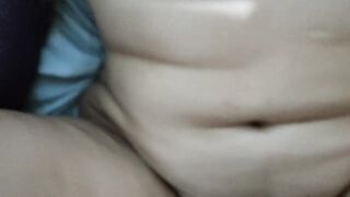 Mi novia me pilla viendo porno y me saca toda la lechita