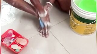 Big booty bathing showering sexy pussy