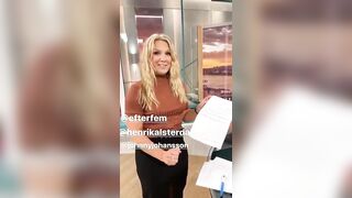 Blonde Married Reporter Anna Brolin Gets Flirty At Work