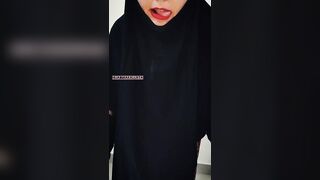Shy fully covered Tunisian girl twerking and flashing her naked ass with shining ass hole ????