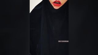 Shy fully covered Tunisian girl twerking and flashing her naked ass with shining ass hole ????