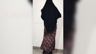 Shy fully covered Tunisian girl twerking and flashing her naked ass with shining ass hole ????