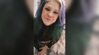MILF SEXY FEMALE WEARING LACE GREEN HAIR LATINA