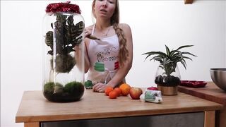 The fruit seller is going to get caught by her customer