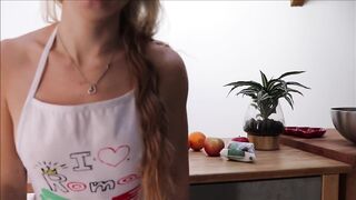 The fruit seller is going to get caught by her customer