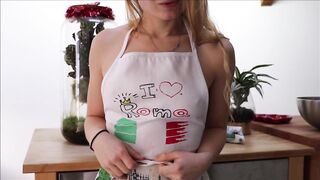 The fruit seller is going to get caught by her customer