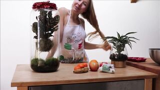 The fruit seller is going to get caught by her customer