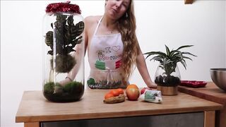 The fruit seller is going to get caught by her customer